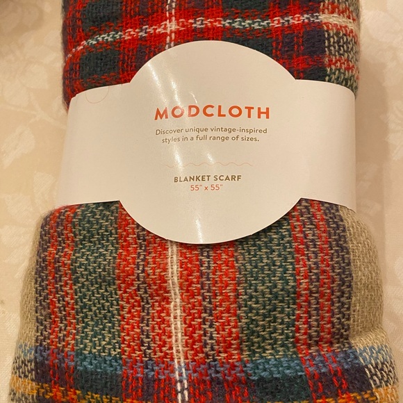 ModCloth, Blanket Scarf - Picture 1 of 2